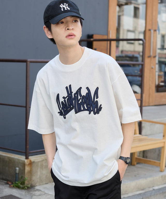 ホワイト モデル：180cm L着用