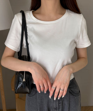 オフホワイト　モデル:160cm M着用