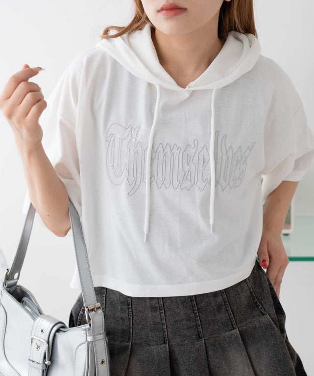 グラフィックフードショートT/ホワイト モデル：155cm F着用