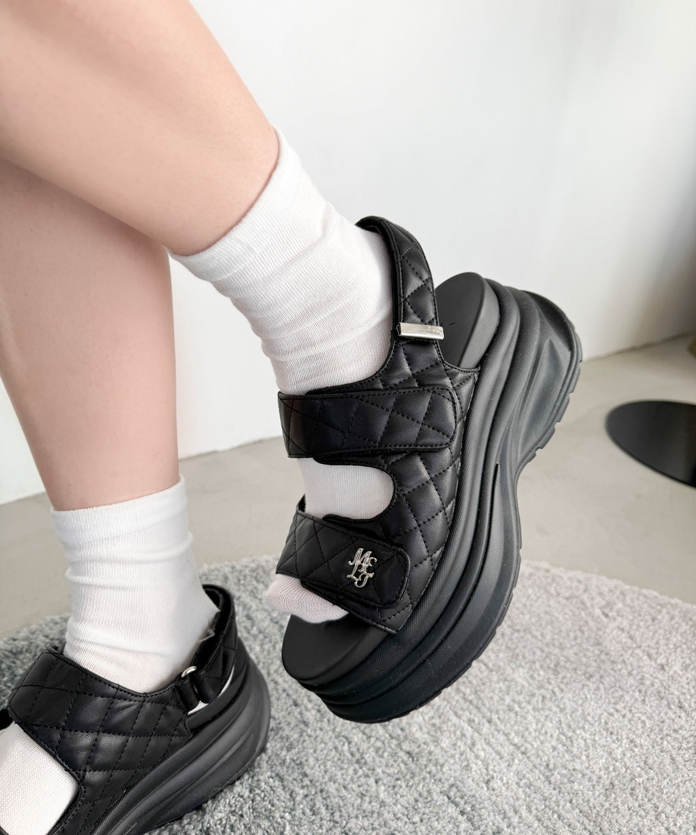 ブラック
