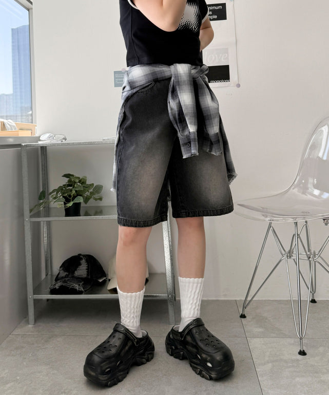 ブラック