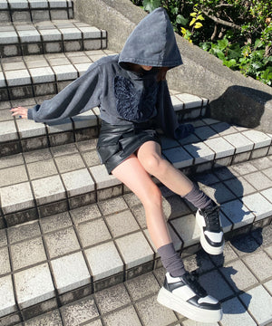 ブラック