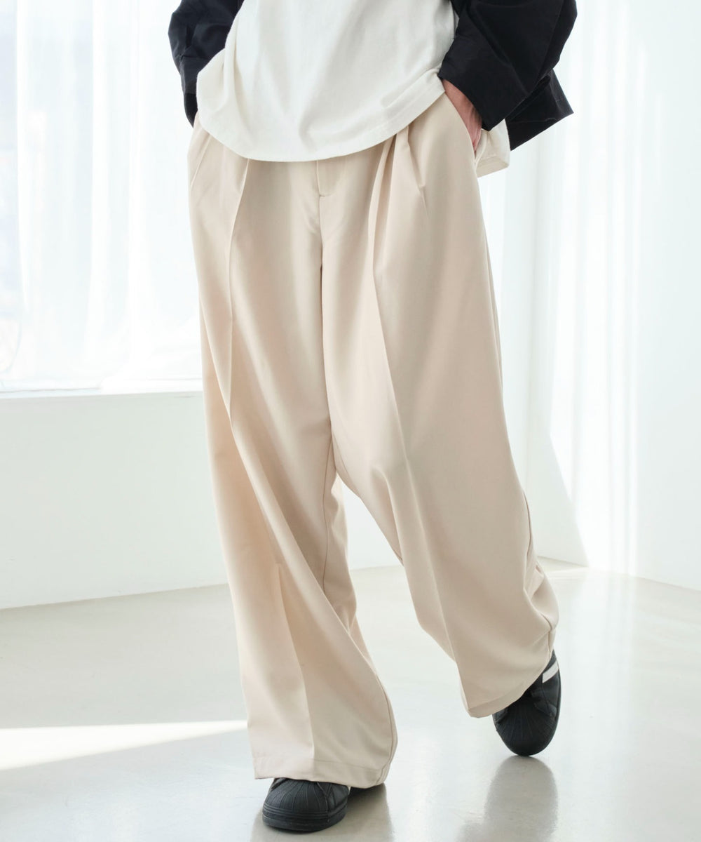 Lベージュ モデル：177cm L着用