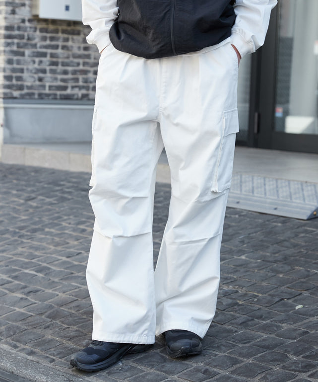 ホワイト モデル：180cm L着用