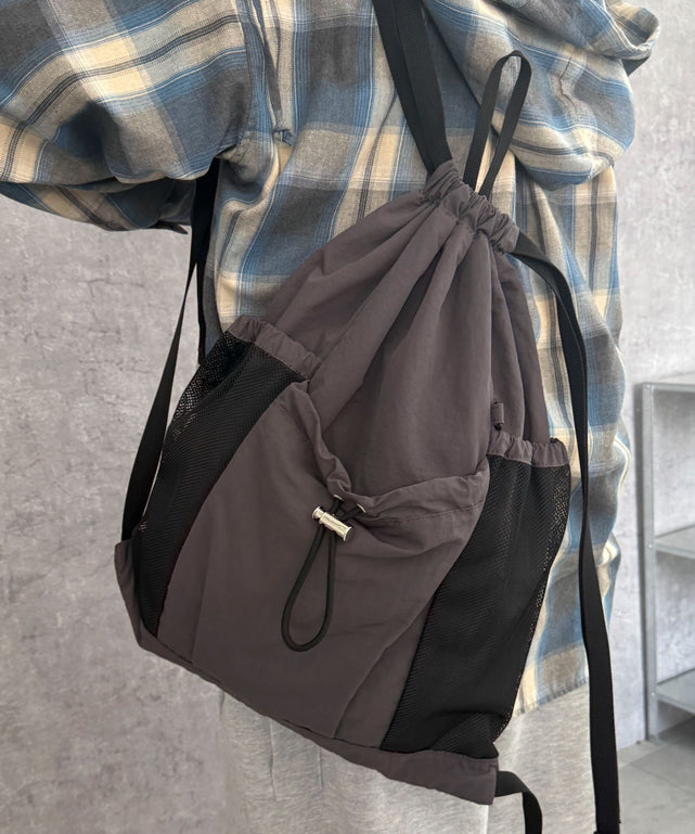 グレー