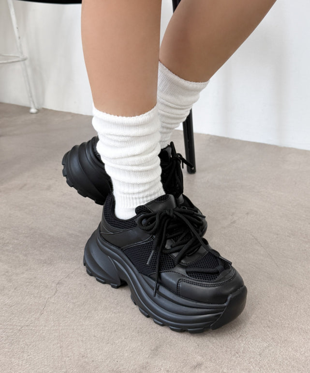 ブラック