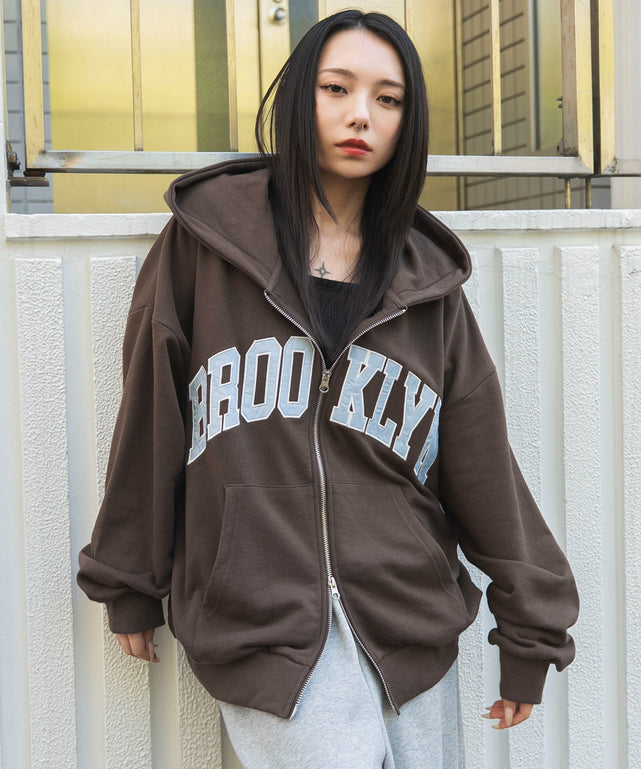 グラフィックBIGZIPパーカー/ブラウン　モデル：159cm F着用