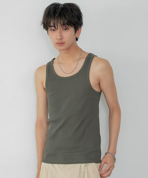 カーキ モデル：180cm L着用