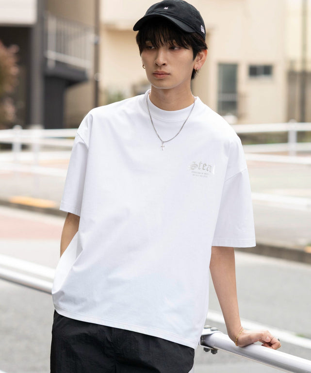 ホワイト モデル：180cm L着用