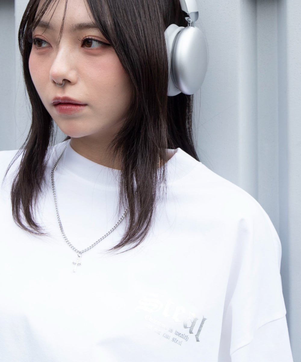 ホワイト　モデル：159cm L着用