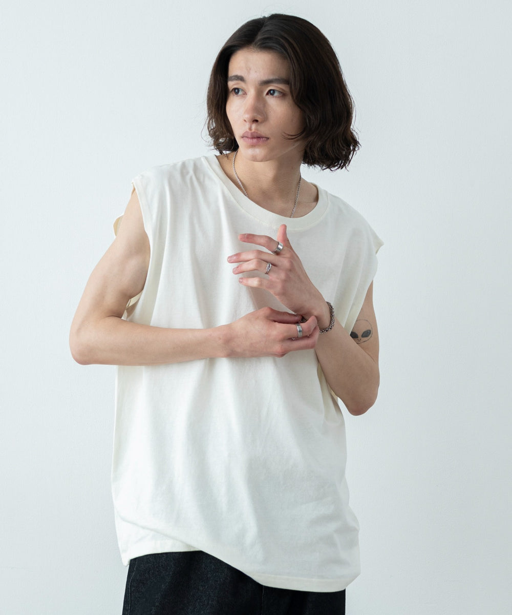 ホワイト モデル：182cm L着用