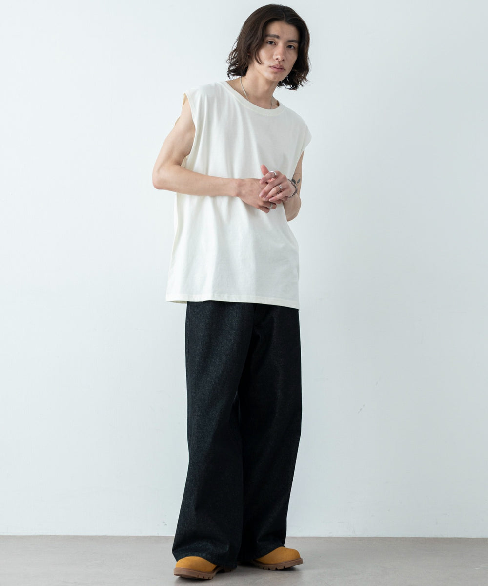 ホワイト モデル：182cm L着用