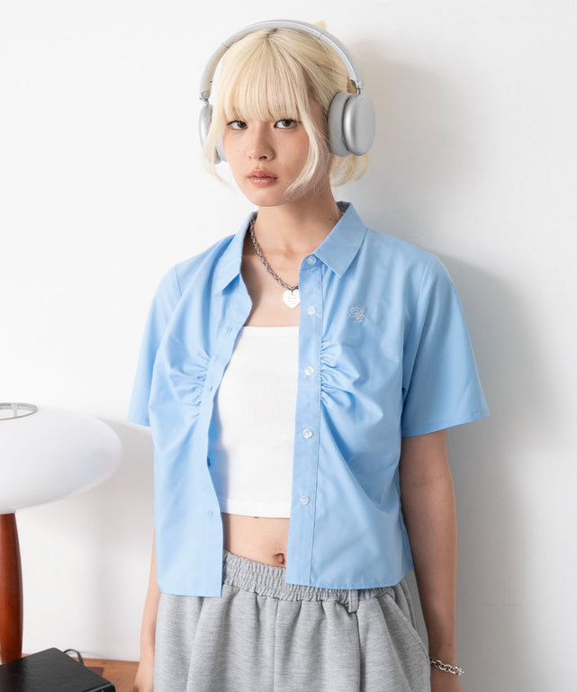 コンパクトギャザーシャツ/サックス　モデル：166cm F着用