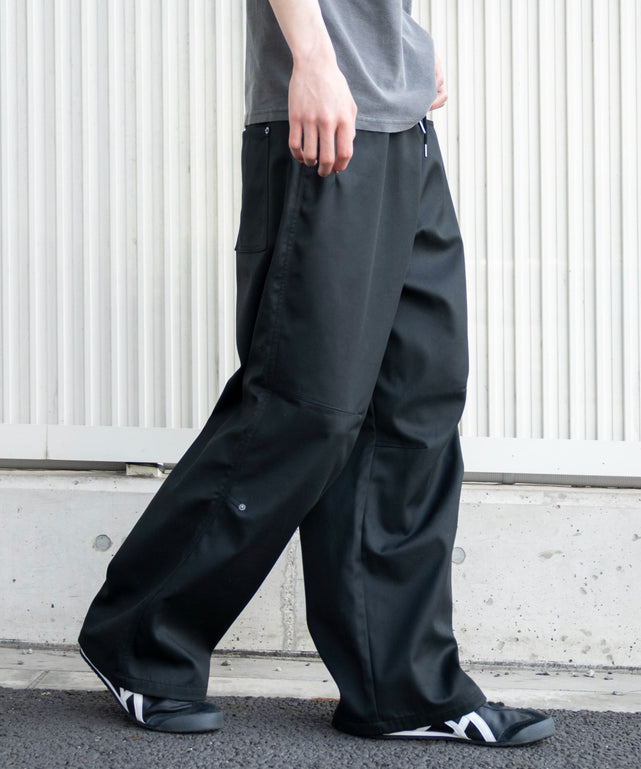 ブラック モデル：182cm L着用