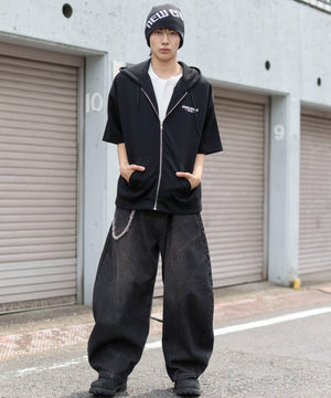 ブラック　モデル：175cm L着用　