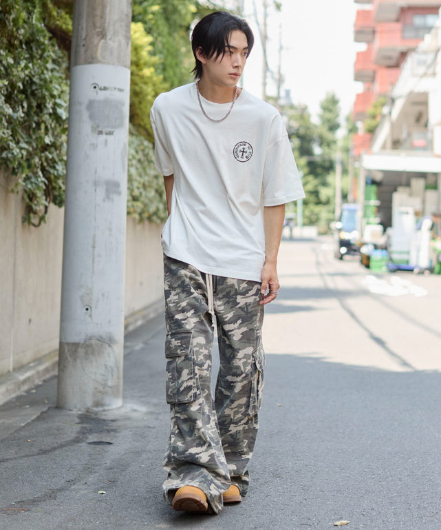 ホワイト　モデル：175cm L着用　
