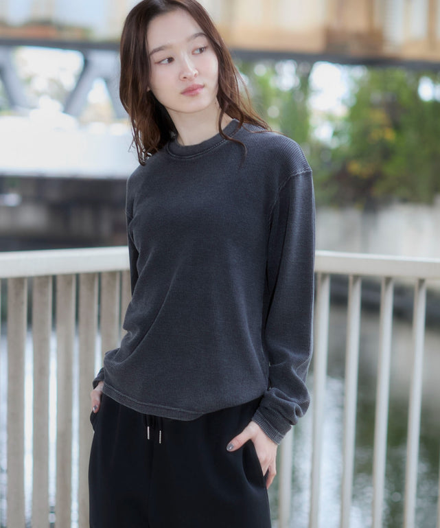 ワッフルT（LS）/ブラックソノタ　モデル：163cm M着用