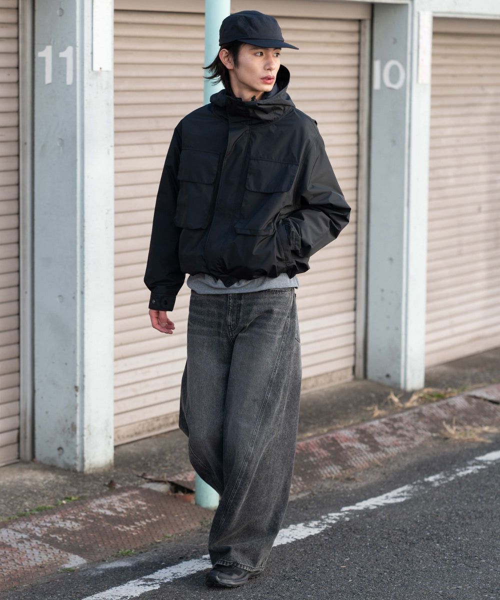 ブラック モデル：182cm L着用