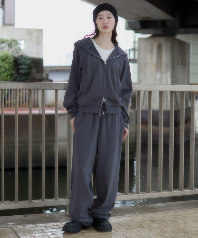 チャコール　モデル：163cm S着用