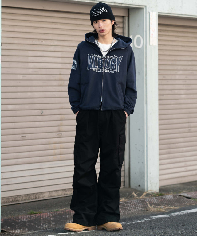 ネイビー モデル：182cm L着用