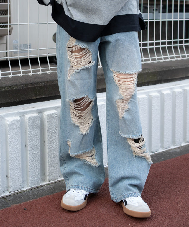 ダメージストレートデニムパンツ/デニム淡加工 モデル：159cm M着用