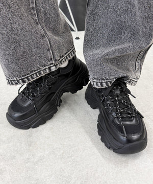 ブラック