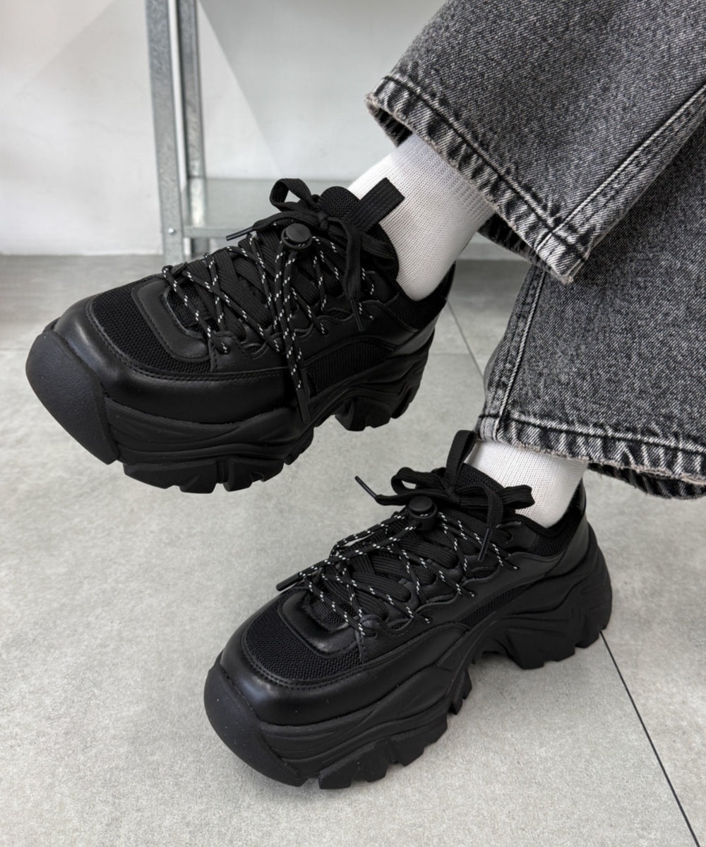 ブラック