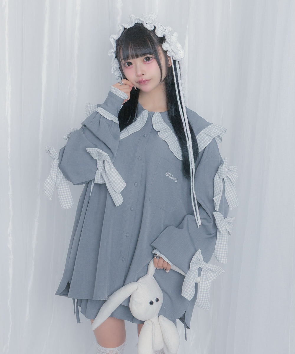 グレー