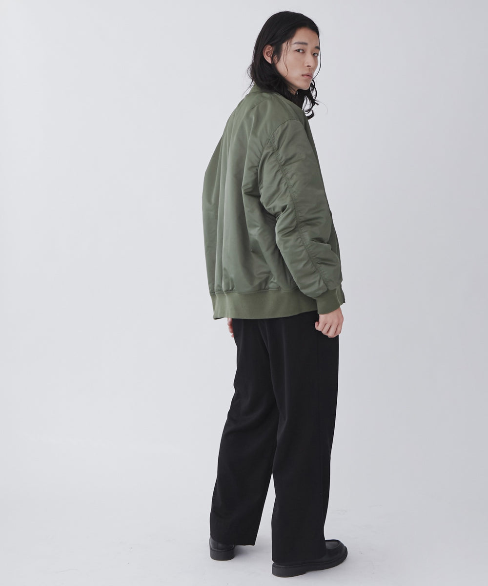 カーキ モデル：181cm L着用