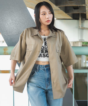 ベージュ　モデル：159cm L着用