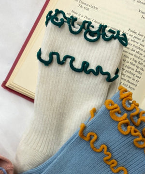 オフホワイト