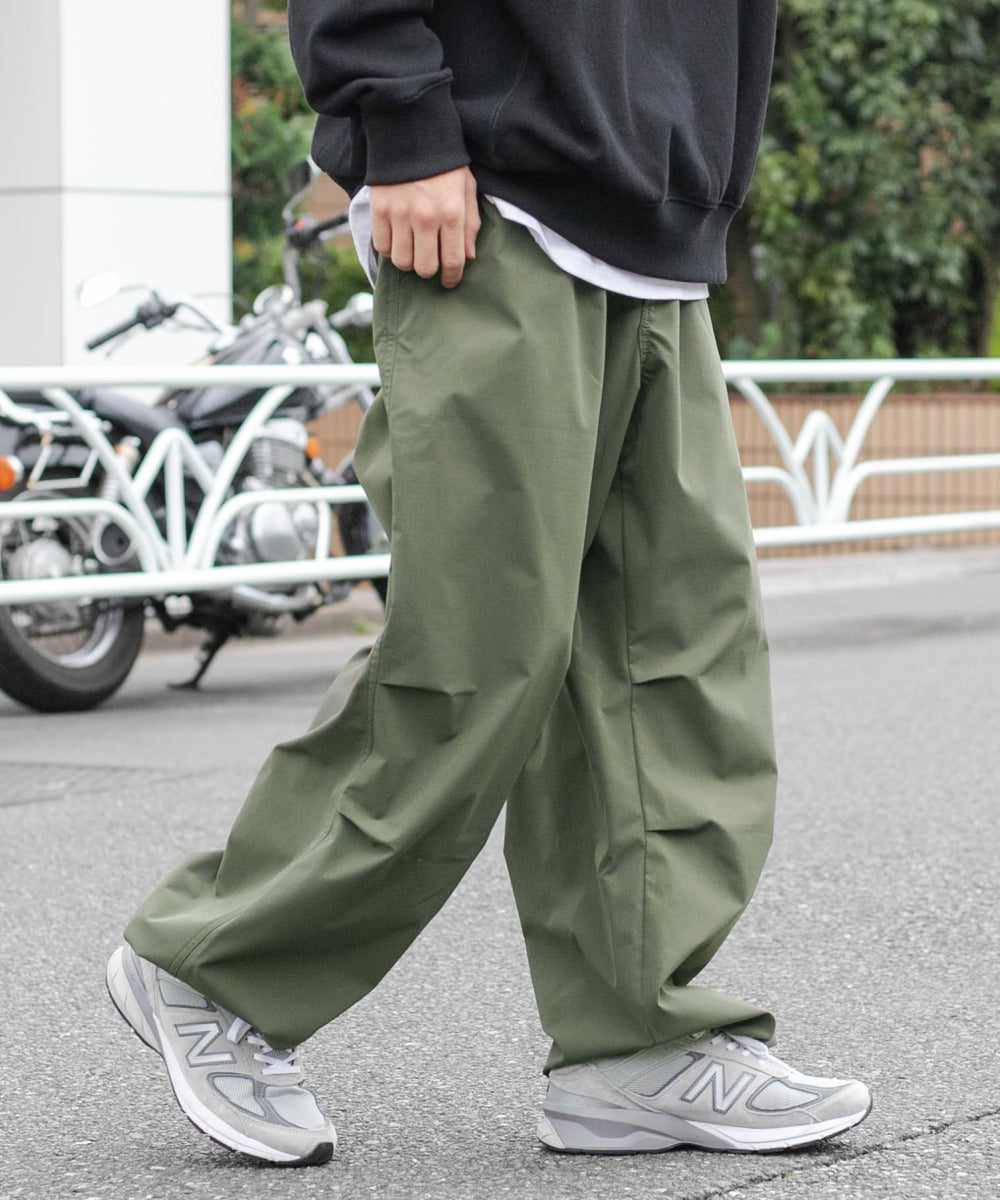カーキ　モデル:175cm L着用
