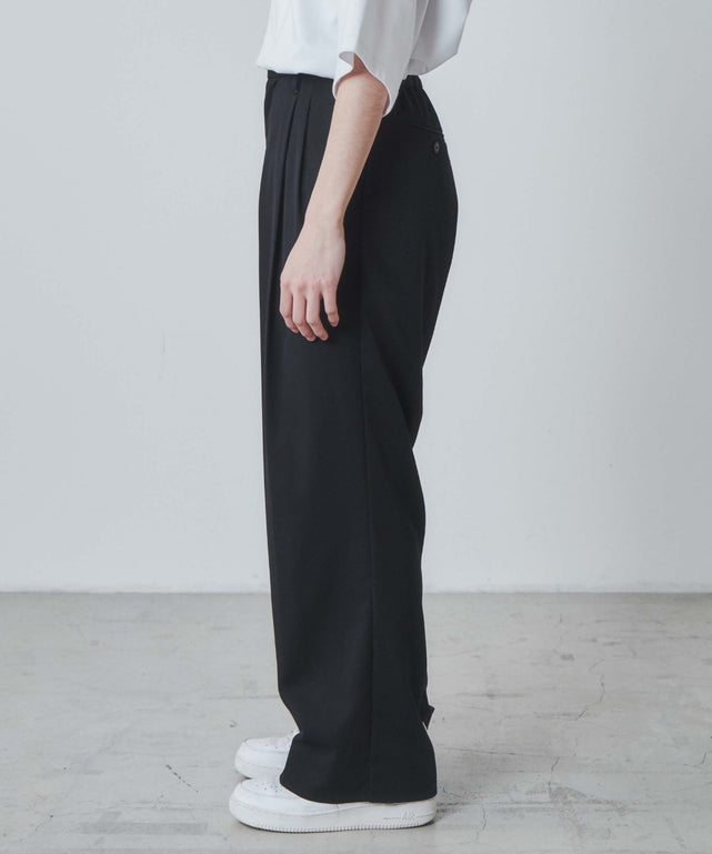ブラック モデル：172cm L着用